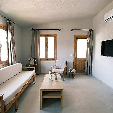 Nephos فندق